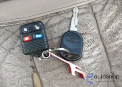 2005 Mercury Grand Marquis из США, поврежденный, VIN 2MHFM75W35X647751